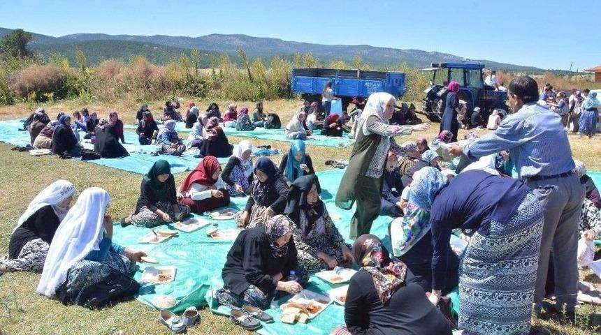Altıntaş&rsquo;ta Hacı Pilavı Geleneği