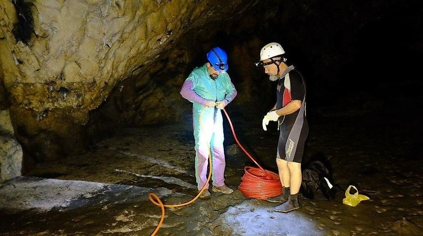 K&uuml;&ccedil;&uuml;k Mağaracıya Mağarada Doğum G&uuml;n&uuml; S&uuml;rprizi