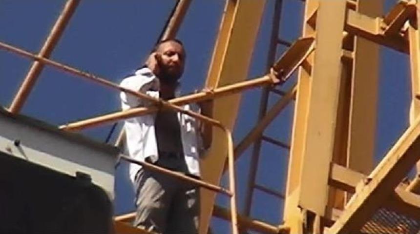 Maaşını Alamayan Vin&ccedil; Operat&ouml;r&uuml; Metrelerce Y&uuml;ksekte Eylem Yaptı