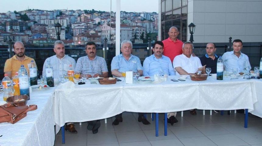 &Ccedil;akır Gazetecilerle Bir Araya Geldi