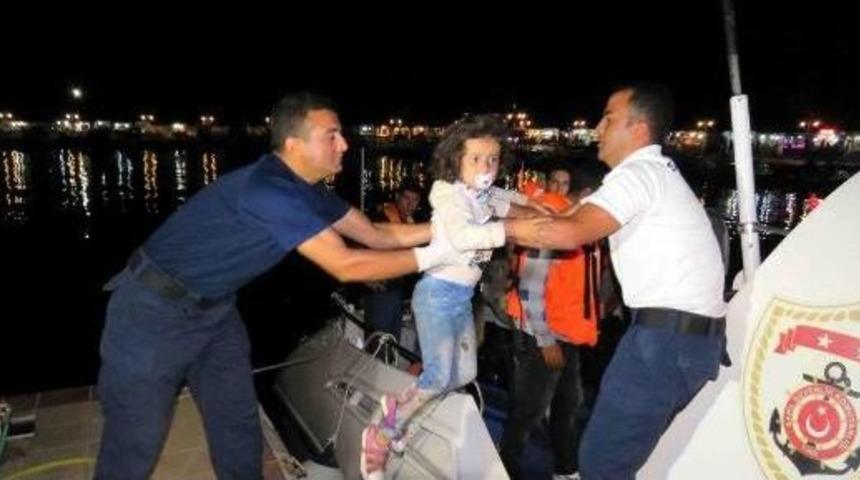 Tekne Arazılanınca 23 Suriyeli Ka&ccedil;ak Yakalandı