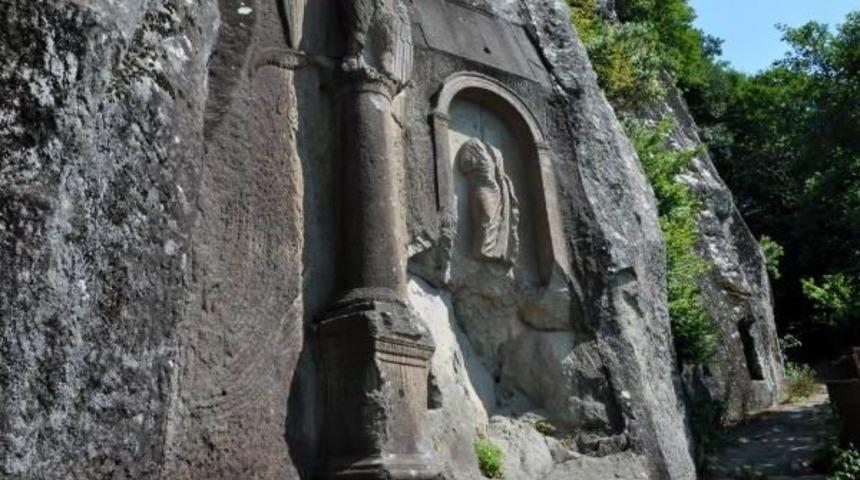 Amasra'da Tarihi Anıta Yazı Yazılmasına Tepki