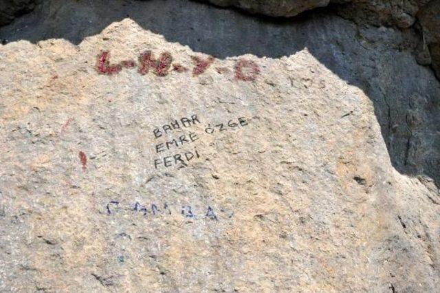 Amasra'da Tarihi Anıta Yazı Yazılmasına Tepki