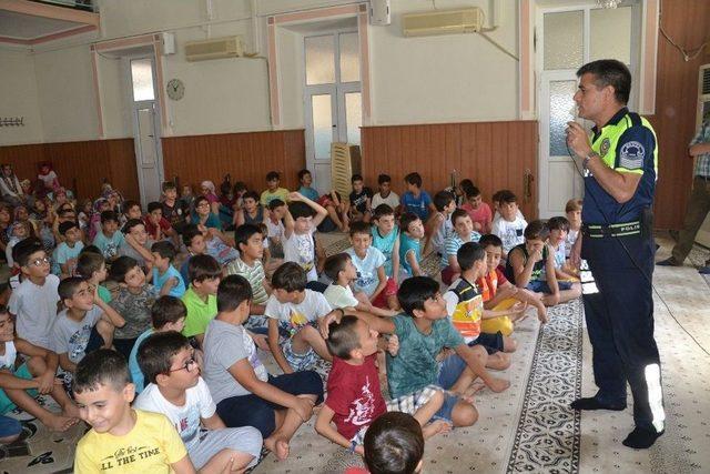 Kur’an Kursu Öğrencilerine Trafik Eğitimi