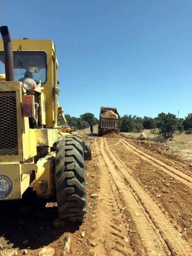 Salihli’de Arazi Yolları Yenileniyor