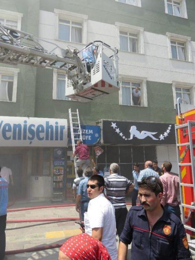 Ankara'da Gece Kulübünde Korkutan Yangın /fotoğraflar