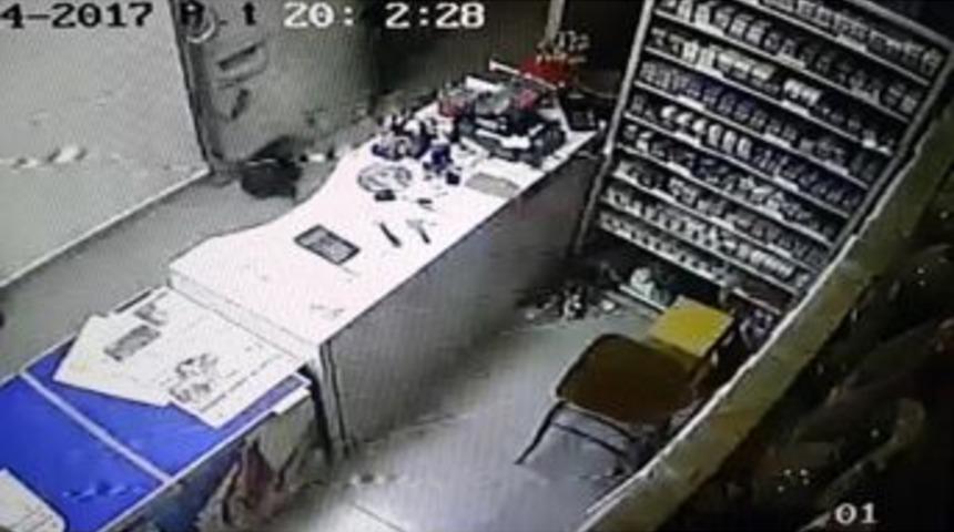 Sansarların B&uuml;fedeki Kavgası G&uuml;venlik Kamerasında