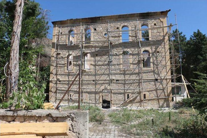 Büyükşehir, Yanan Tarihi Camiyi Restore Ediyor