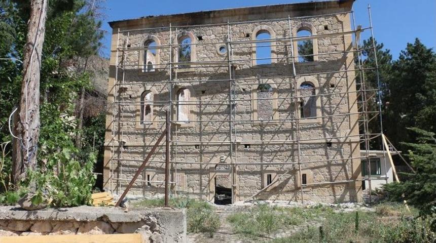 Büyükşehir, Yanan Tarihi Camiyi Restore Ediyor