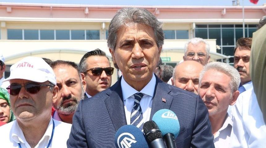 Başkan Mustafa Demir:"davaları Hayretle İzliyoruz, Büyük Bir Tiyatro"