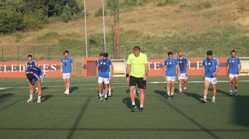 Yalova Kadık&ouml;yspor Top Başı Yaptı