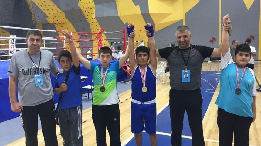 Yalovalı Boks&ouml;rler Artvin&rsquo;den 3 Madalya İle D&ouml;nd&uuml;
