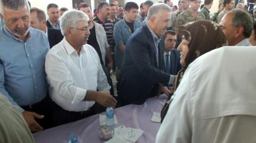 Bakan Arslan'a Kağızman'da Binlerce Kişi Taziyede Bulundu