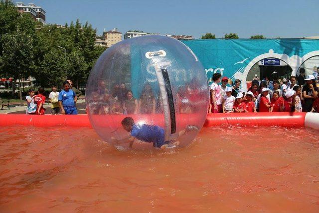 Yaz Okuluna Giden Öğrenciler Aileleriyle Eğleniyor