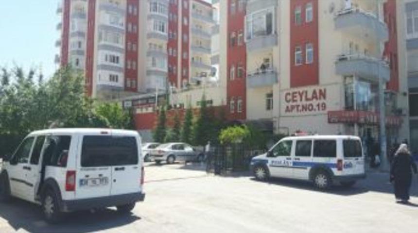 Bunalıma Giren Şahıs Kendini Astı