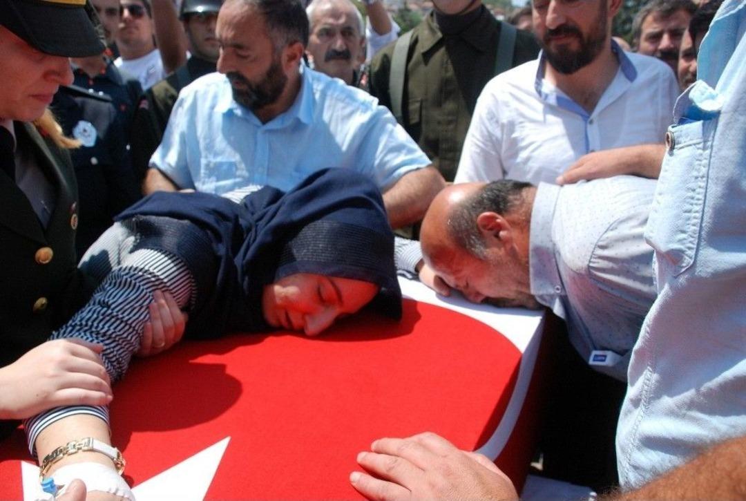 Yılın Annesi Şehit Oğlunu Son Yolculuğuna Uğurladı