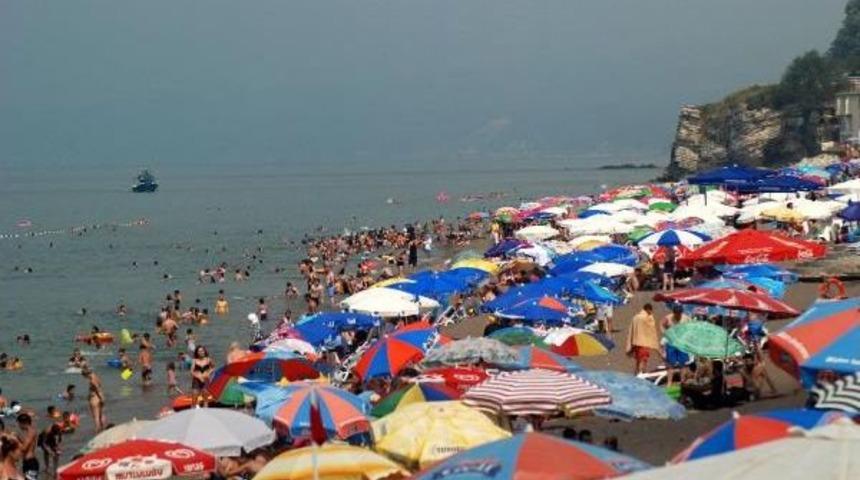 Ak&ccedil;akoca'da Sahiller Doldu