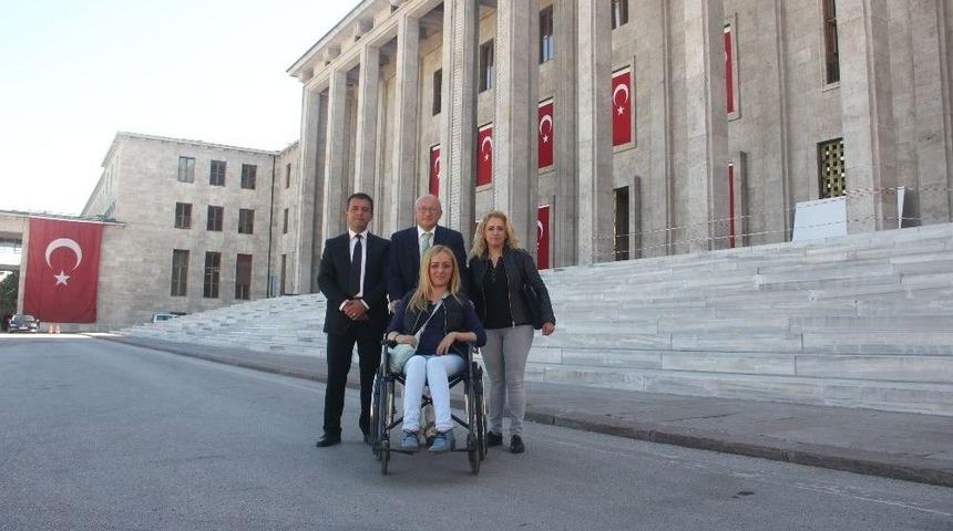 Chp&rsquo;li &Ccedil;akır&ouml;zer Ve Fa Hastası G&uuml;l&ccedil;in&rsquo;den Sağlık Bakanlığı&rsquo;na Teşekk&uuml;r