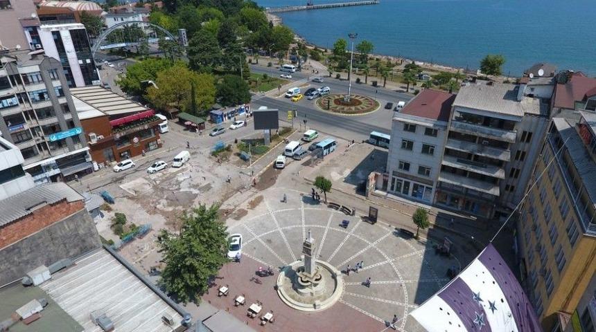 Fatsa Cumhuriyet Meydanı&rsquo;nda 3. Binanın Da Yıkımı Tamam