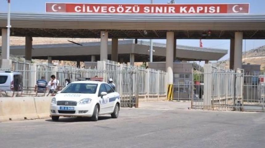 Cilveg&ouml;z&uuml;'n&uuml;n Karşısındaki Bab-Al Hava Sınır Kapısı'nda Kontrol&uuml;n El Değiştirmesi Ulaşımı Durdurdu (2)