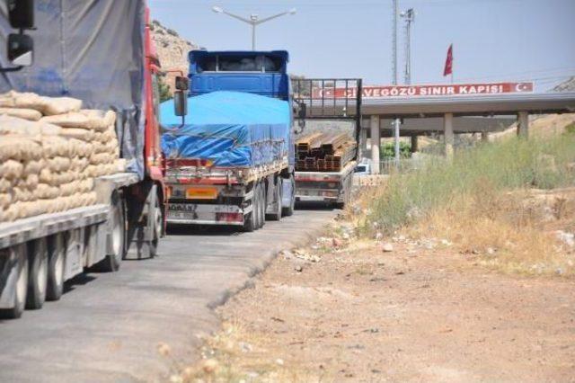 Cilvegözü'nün Karşısındaki Bab-Al Hava Sınır Kapısı'nda Kontrolün El Değiştirmesi Ulaşımı Durdurdu (2)