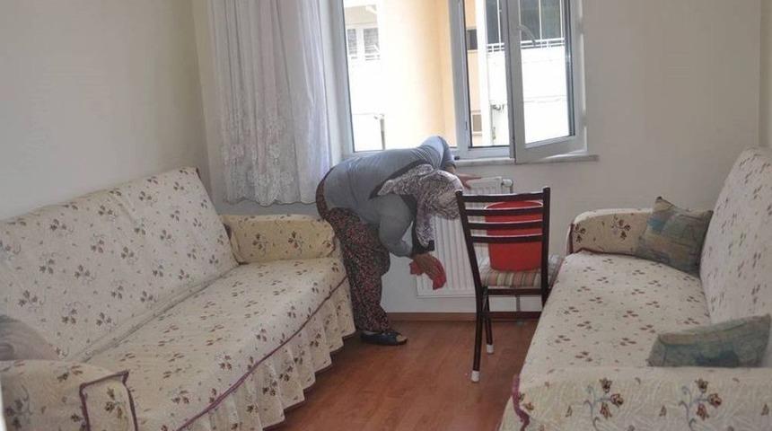 Niksar Belediyesi&rsquo;nden İhtiya&ccedil; Sahibi Yaşlılara Evde Temizlik Hizmeti