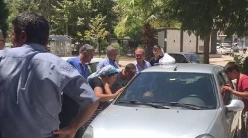 Otomobilde Unutulan &Ccedil;ocuk Cam Kırılarak Kurtarıldı