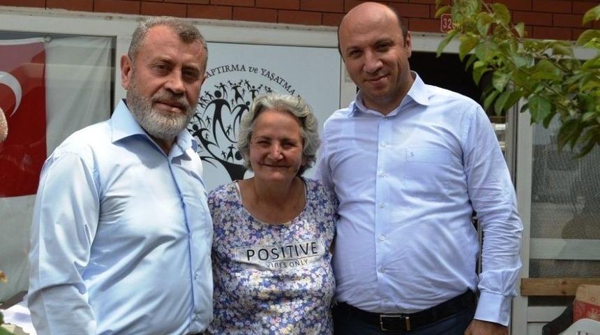 Ayvalık&rsquo;ta M&uuml;ft&uuml; Tosun Ve Meb M&uuml;d&uuml;r&uuml; Bahadır&rsquo;dan Şefkatli Ellere Ziyaret