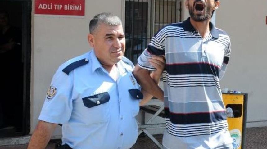 Eşini Aldatma Iddiasıyla Bı&ccedil;akladı (2)