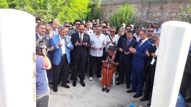 Tarih Bilimci Halil İnalcık Vefatının Birinci Senesinde Mezarı Başında Anıldı