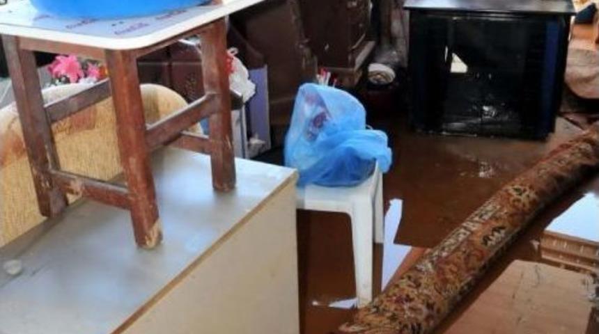 Bodrum'daki Su Isale Hattı Yine Patladı