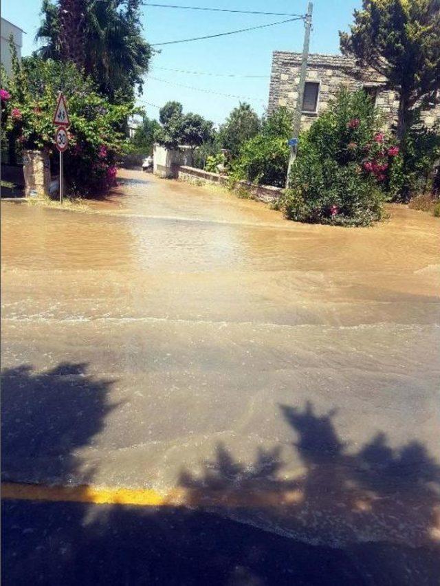 Bodrum'daki Su Isale Hattı Yine Patladı