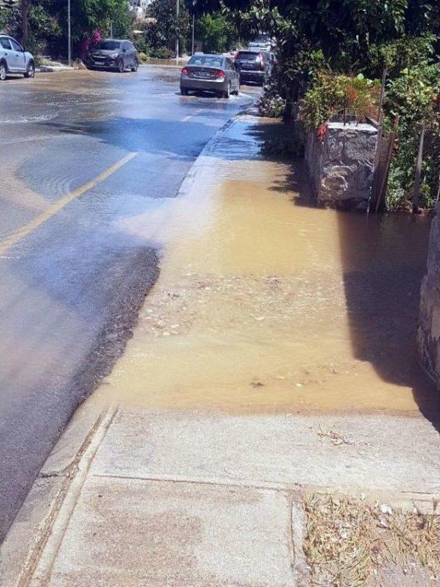 Bodrum'daki Su Isale Hattı Yine Patladı