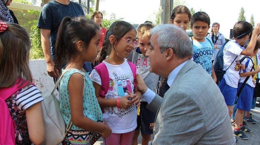 Vali G&uuml;ven&ccedil;er, K&uuml;&ccedil;&uuml;k Sporcularla Buluştu