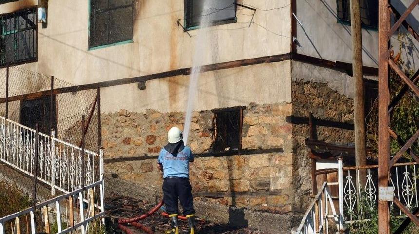 Beypazarı&rsquo;nda Ev Yangını: 4 Yaralı