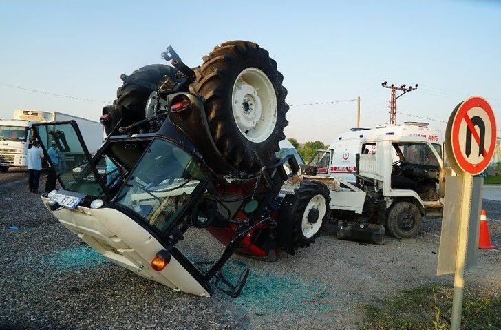 İşçi Minibüsü İle Traktör Yüklü Çekici Çarpıştı: 7 Yaralı G5
