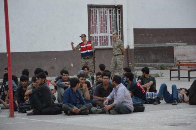 Tokat’ta 82 Kaçak Göçmen Yakalandı