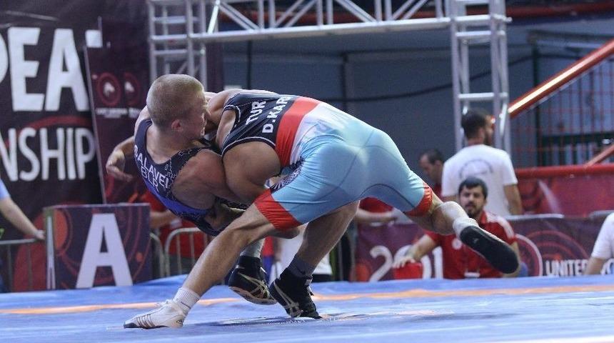 Milli G&uuml;reş&ccedil;ilerden Bir G&uuml;m&uuml;ş Ve İki Bronz Madalya