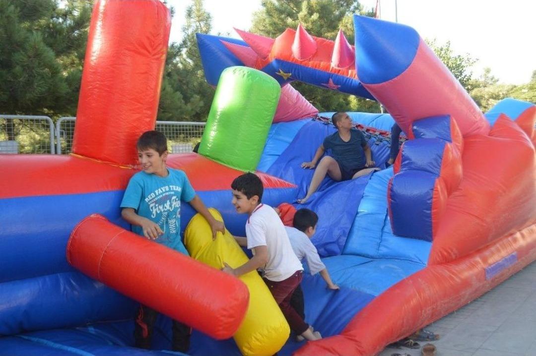 G&uuml;neydoğu &Ccedil;ocukluğunu Yaşadı