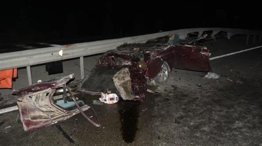 K&uuml;tahya'da Trafik Kazası: 3 &Ouml;l&uuml;