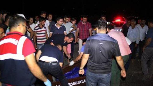 İzmir'de Kaza: 1 Ölü 1 Yaralı