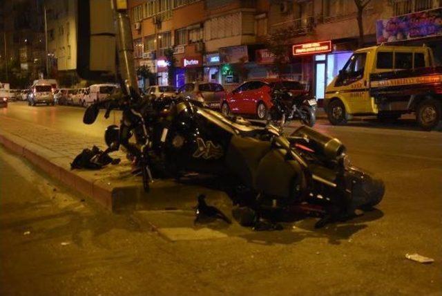 İzmir'de Motosiklet Kazası: 1 Ölü, 1 Yaralı