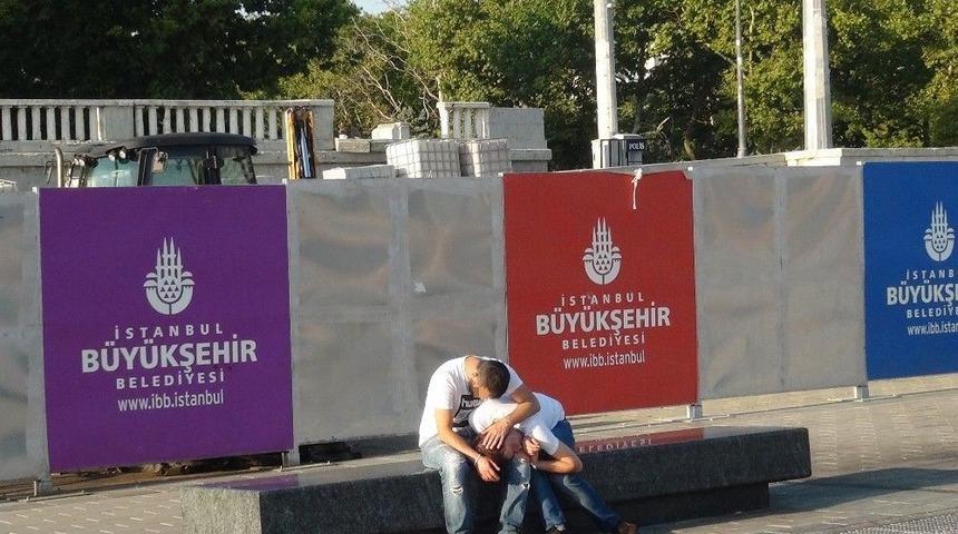 (&ouml;zel Haber) Taksim&rsquo;de Bonzai İ&ccedil;en Gencin G&ouml;r&uuml;nt&uuml;s&uuml; Y&uuml;rekleri Yaktı