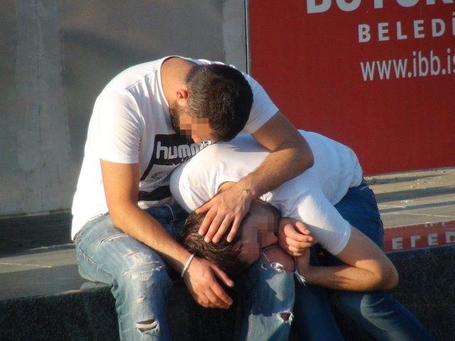 (özel Haber) Taksim’de Bonzai İçen Gencin Görüntüsü Yürekleri Yaktı