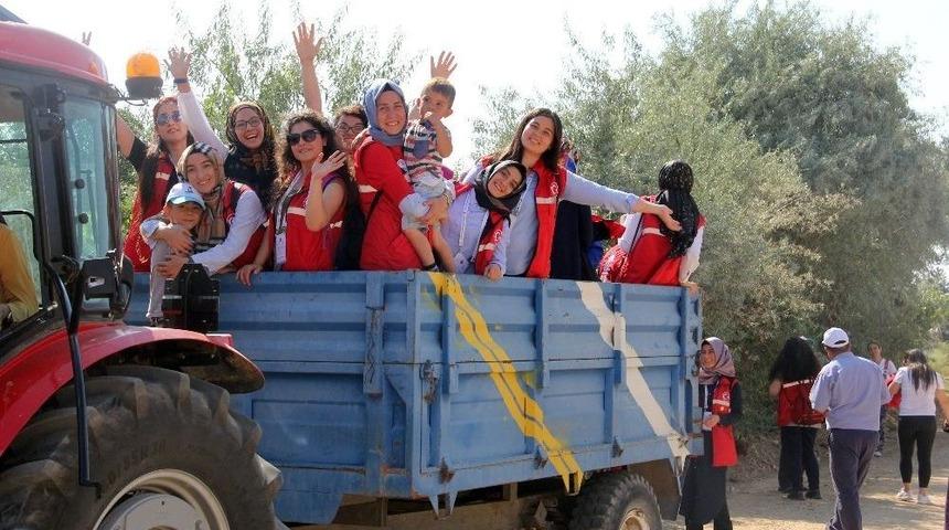 İnsanlara Bir Damla Mutluluk Olmaya Devam Ediyorlar