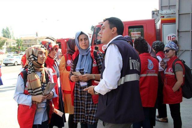 İnsanlara Bir Damla Mutluluk Olmaya Devam Ediyorlar