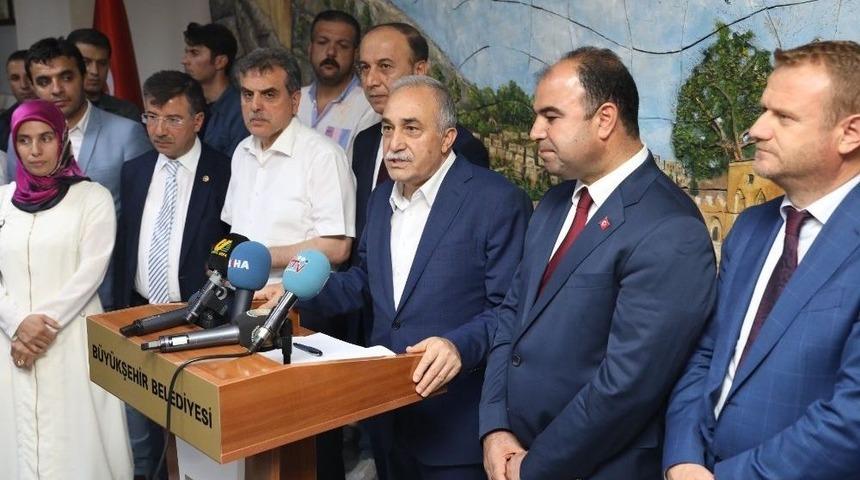 Bakan Fakıbaba, B&uuml;y&uuml;kşehir Belediyesini Ziyaret Etti