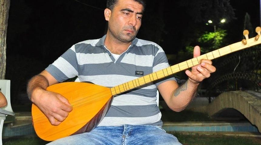 Suriyeli Ozan İşsizlikle M&uuml;cadele Ediyor