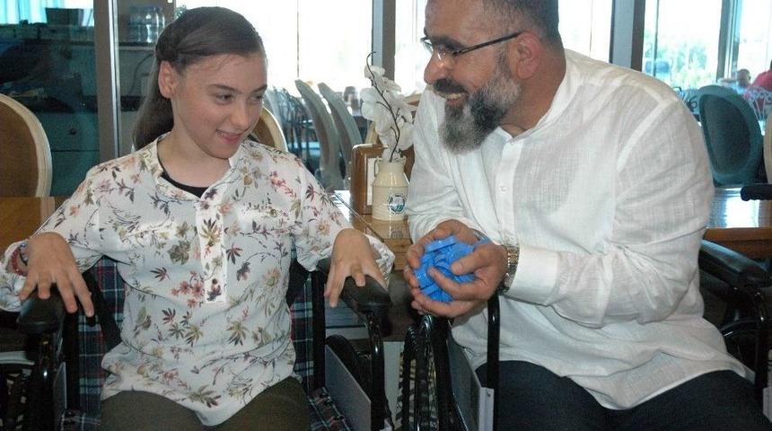 Mavi Kapaklarla Binlerce Engellinin Hayalini Ger&ccedil;ekleştirdi