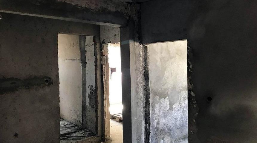 Başkan Akg&uuml;n&rsquo;den Evleri Yanan Aileye Yardım Eli